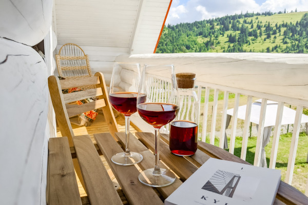 Продаж готельного комплексу Кантрі-клуб «Тиша» в Карпатах